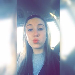 Meet your Posher, Maegan